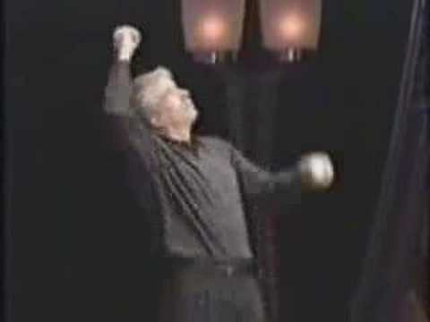 Video: Chris Bliss: Juggling to the Beatles